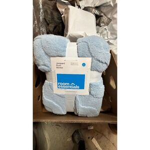 #43 Room Essentials Full Queen Blue Jacquard Plush Blanket Midweight Warmth New